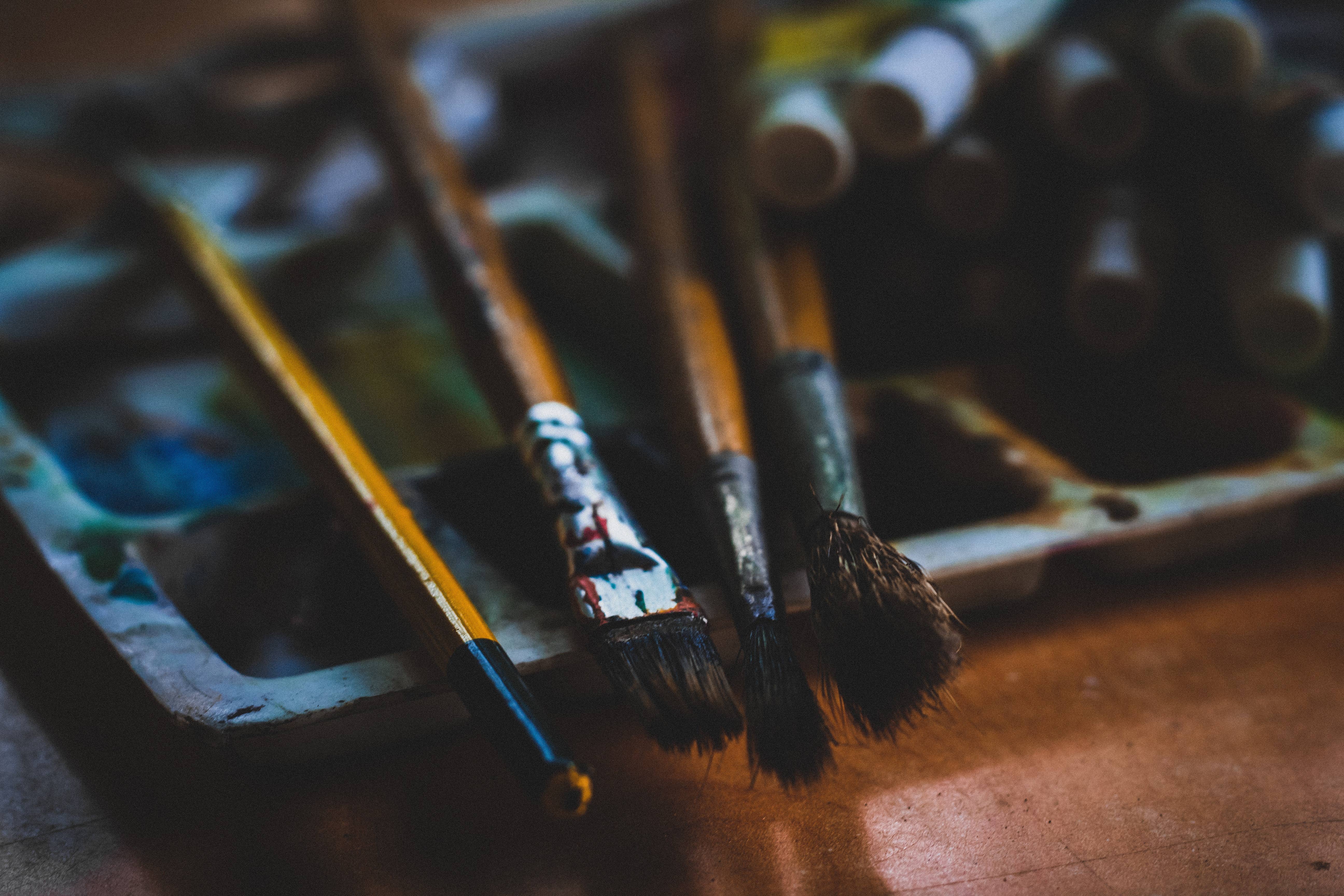 Acrylic vs. Oil Paints: Making the Right Choice for Your Art