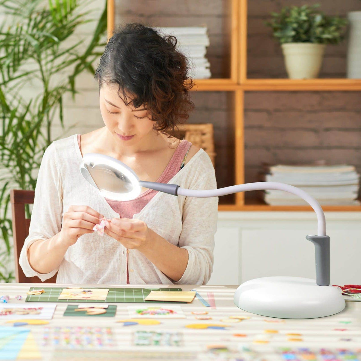 Daylight Magnificent Pro Desk/Floor Lamp