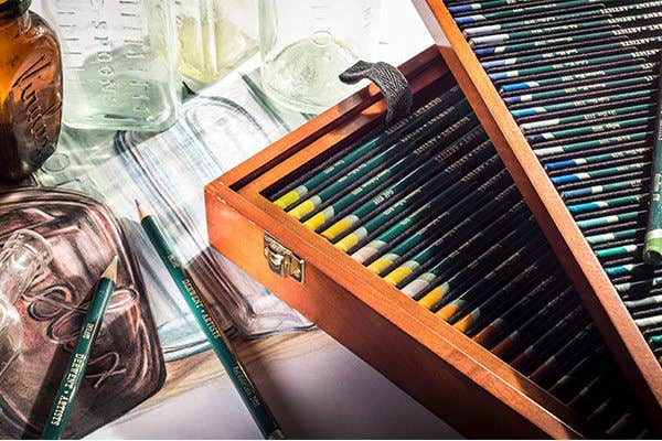 Derwent Artists Wooden Box Set 120